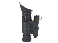 以像增强器为核心器件的夜间外瞄准具，其工作时不用红外探照灯照明目标，而利用微弱光照下目标所反射光线通过像增强器在荧光屏上增强为人眼可感受的可见图像来观察和瞄准目标。